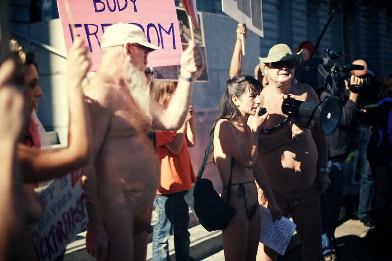 20121030 san francisco nude protest 060