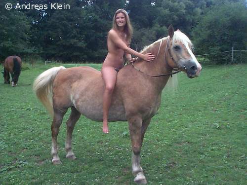 nude with horse 139