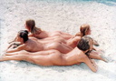 beach-naturists-048