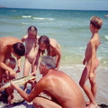 beach-naturists-073