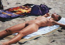 beach-naturists-085