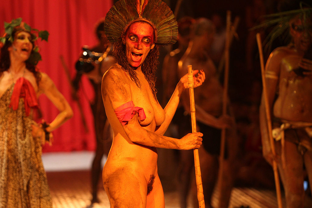 https://www.nudismlife.com/galleries/artistic_nude/Uzyna_Uzona_naked_theatre_Brazil/Uzyna_uzona_naked_theatre_brazil_044.jpg