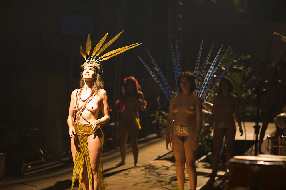 https://www.nudismlife.com/galleries/artistic_nude/Uzyna_Uzona_naked_theatre_Brazil/Uzyna_uzona_naked_theatre_brazil_114.jpg