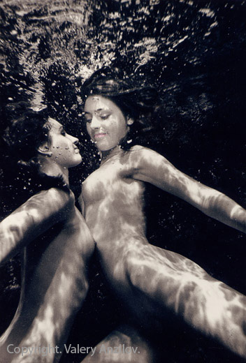nude under water in black and white 5