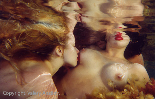 nude under water in colour 195