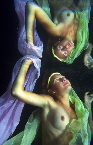 nude under water in colour 36