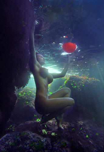 nude under water in colour 62