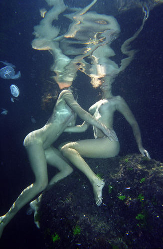nude under water in colour 71