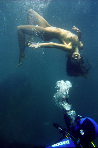nude under water in colour 75