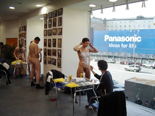 Nude body painters in action 20