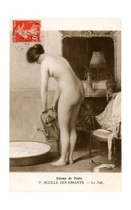 femme nue remplissant bassine