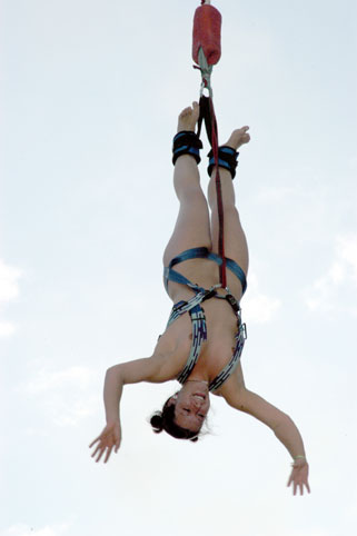 naked-bungee-jumping 23