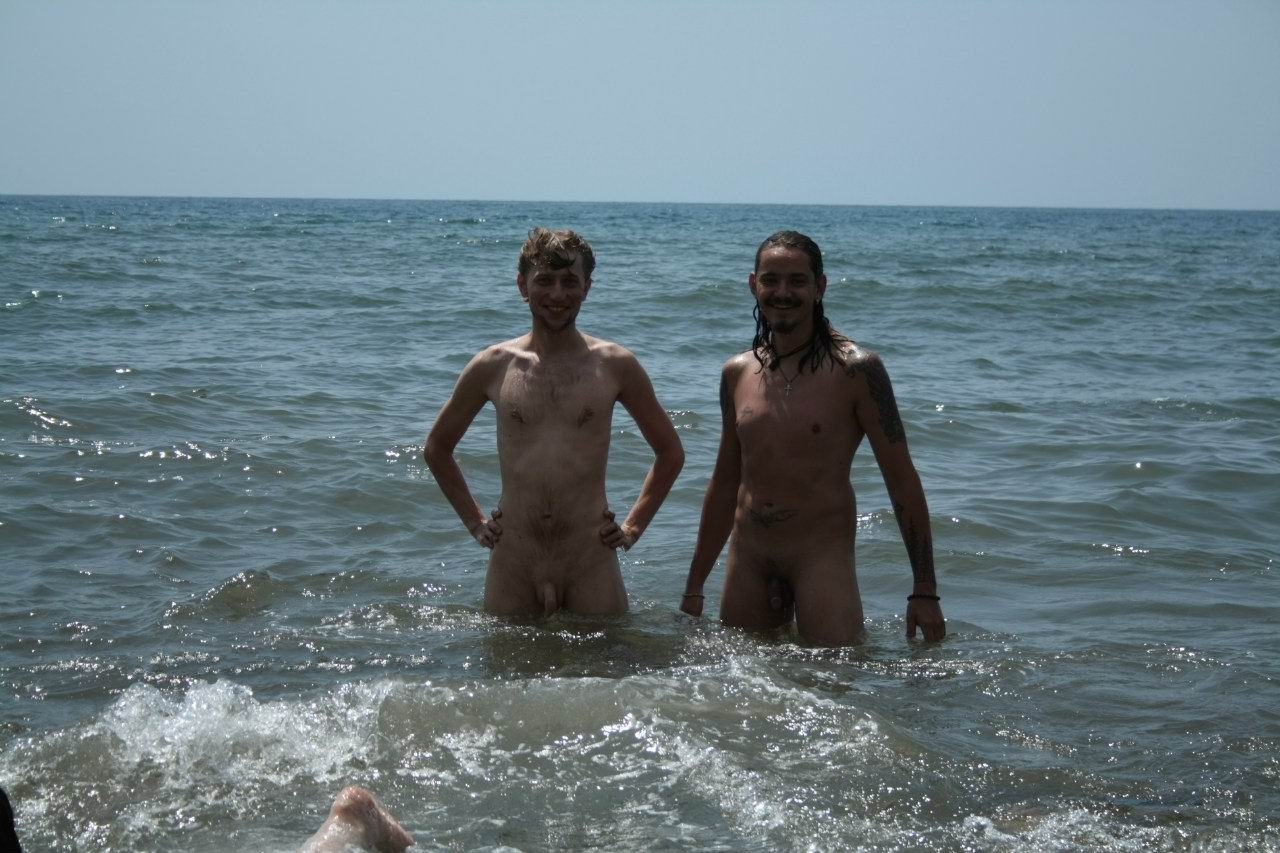 https://www.nudismlife.com/galleries/nudists_and_nude/nudist_cabana/nudist_cabana_1043.jpg