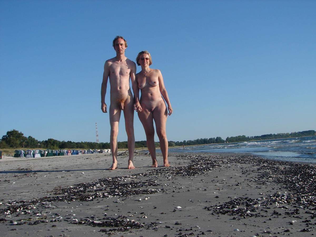 https://www.nudismlife.com/galleries/nudists_and_nude/nudist_cabana/nudist_cabana_454.jpg