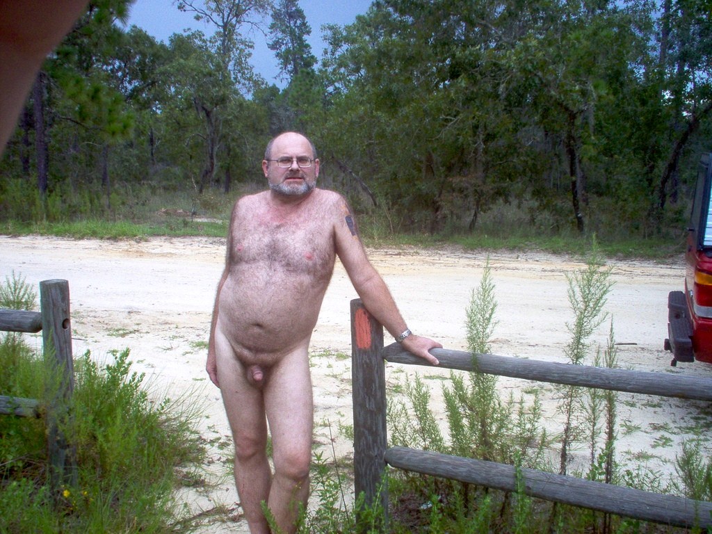 https://www.nudismlife.com/galleries/nudists_and_nude/nudist_cabana/nudist_cabana_565.jpg