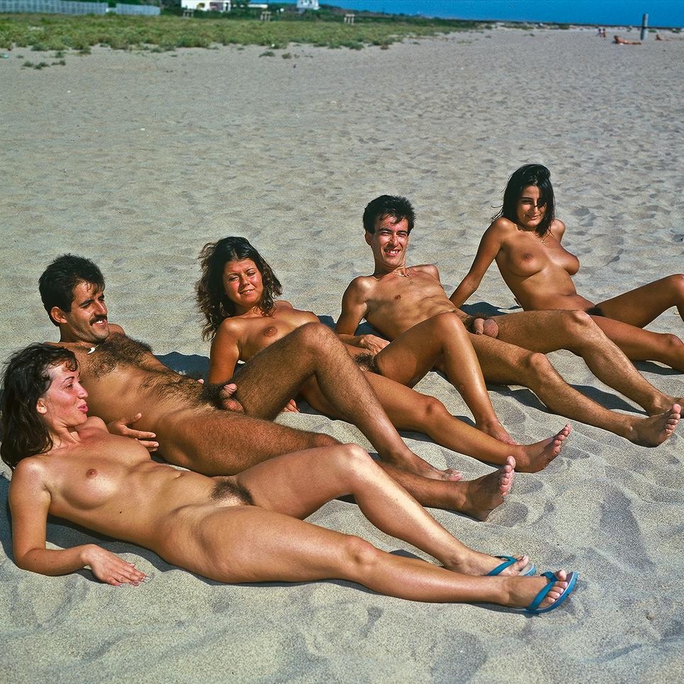 https://www.nudismlife.com/galleries/nudists_and_nude/nudist_cabana/nudist_cabana_889.jpg