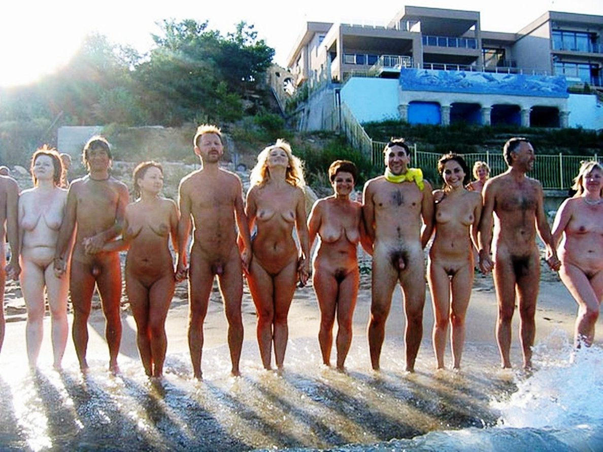 https://www.nudismlife.com/galleries/nudists_and_nude/nudist_cabana/nudist_cabana_890.jpg