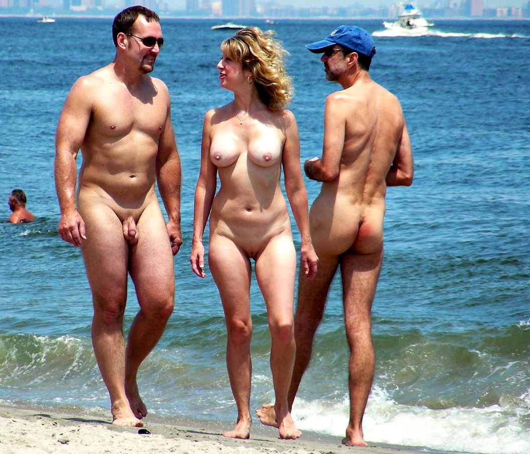 https://www.nudismlife.com/galleries/nudists_and_nude/nudist_cabana/nudist_cabana_902.jpg