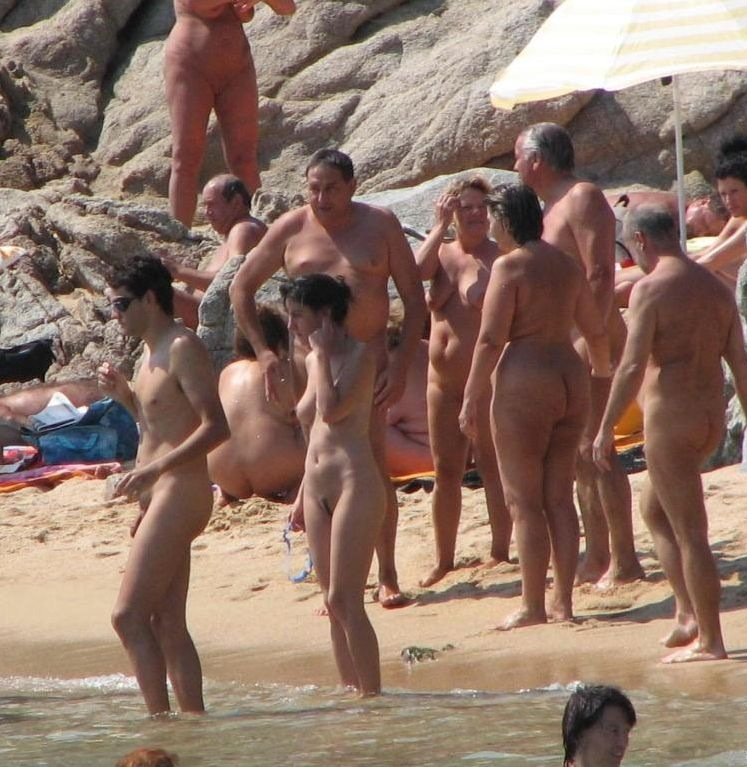 https://www.nudismlife.com/galleries/nudists_and_nude/nudist_cabana/nudist_cabana_977.jpg
