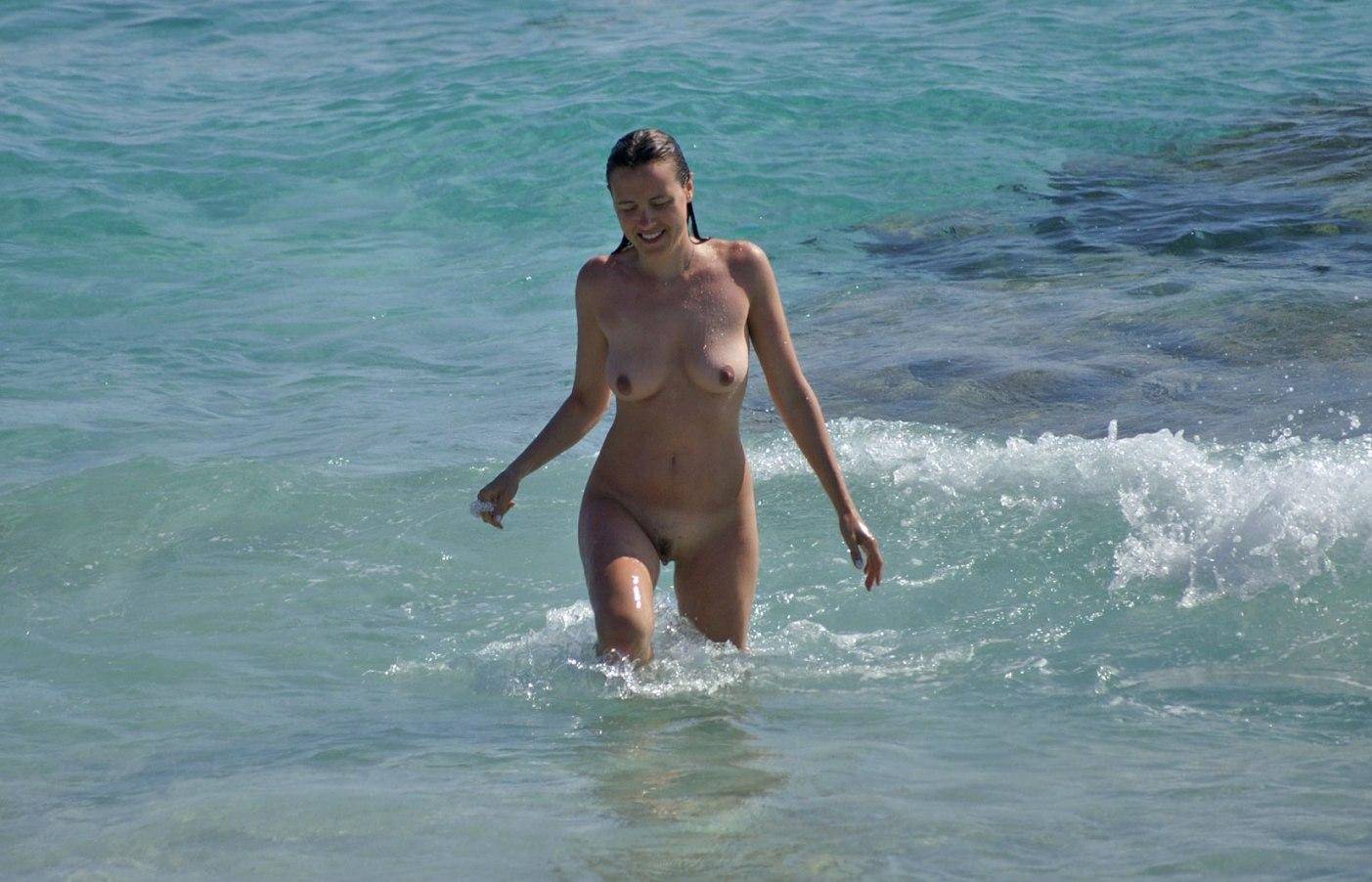 https://www.nudismlife.com/galleries/nudists_and_nude/nudists_various/Nudists_nude_naturists_tumblr_103.jpg