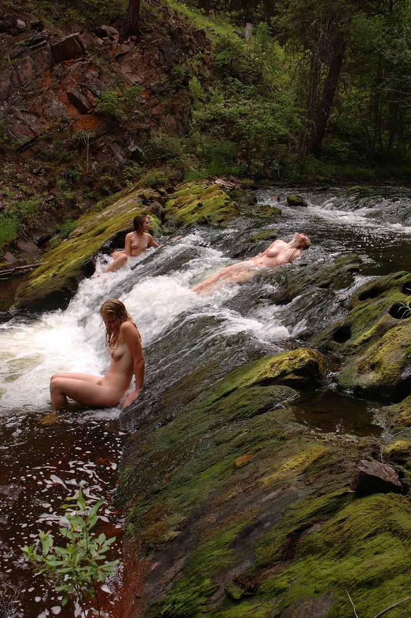 https://www.nudismlife.com/galleries/nudists_and_nude/nudists_various/Nudists_nude_naturists_tumblr_209.jpg