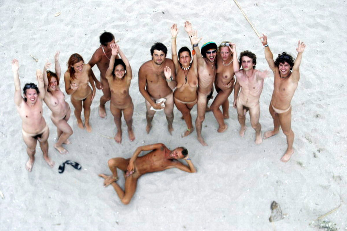 https://www.nudismlife.com/galleries/nudists_and_nude/nudists_various/Nudists_nude_naturists_tumblr_499.jpg