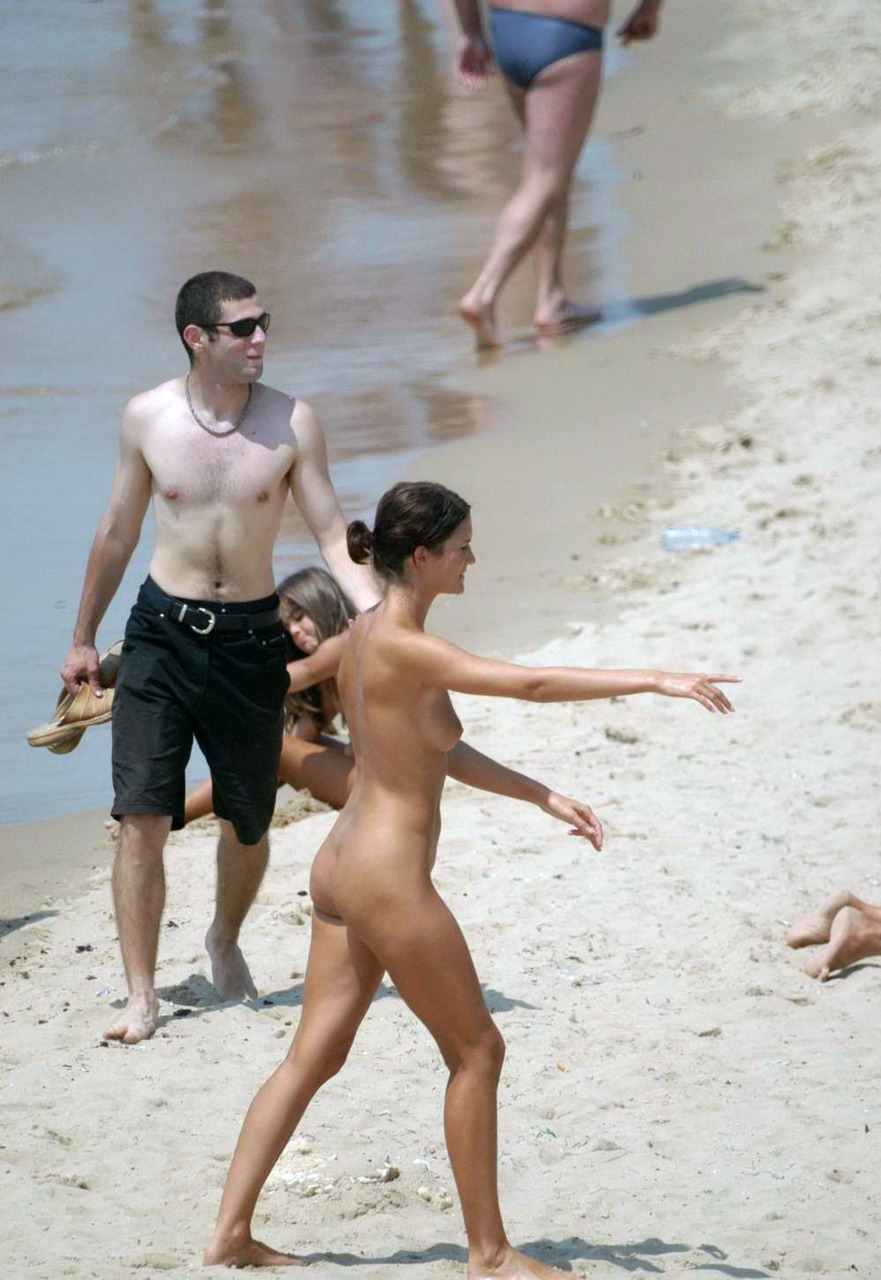 https://www.nudismlife.com/galleries/nudists_and_nude/nudists_various/Nudists_nude_naturists_tumblr_525.jpg