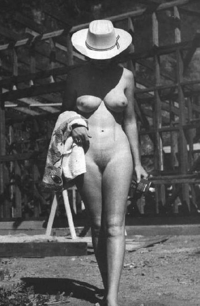 https://www.nudismlife.com/galleries/nudists_and_nude/nudists_various/nude_nudist_nudism_naturist_018.jpg