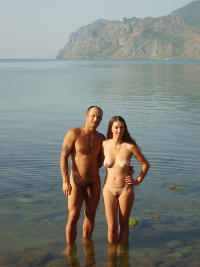 https://www.nudismlife.com/galleries/nudists_and_nude/nudists_various/nude_nudist_nudism_naturist_154.jpg
