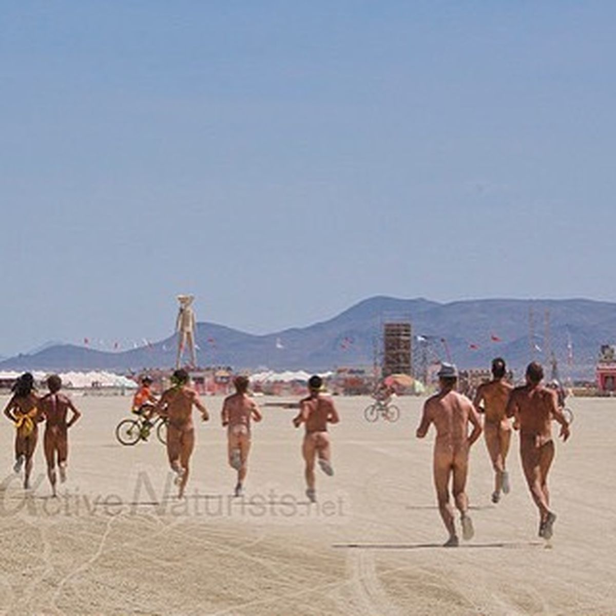 https://www.nudismlife.com/galleries/public_nudity/burning_man/active_naturists/active_naturists_012.jpg