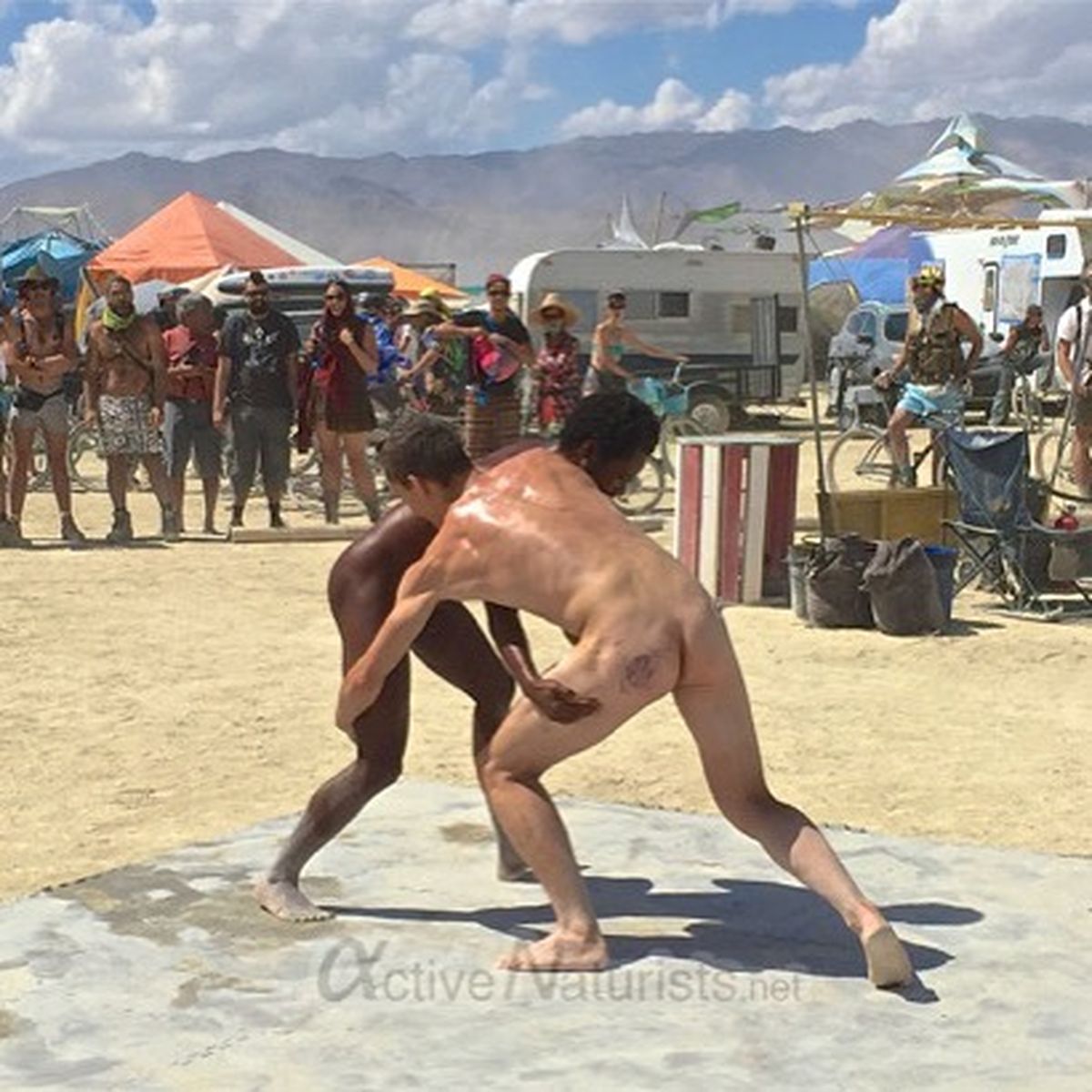 https://www.nudismlife.com/galleries/public_nudity/burning_man/active_naturists/active_naturists_013.jpg