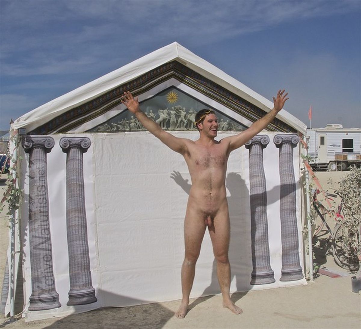 https://www.nudismlife.com/galleries/public_nudity/burning_man/active_naturists/active_naturists_035.jpg