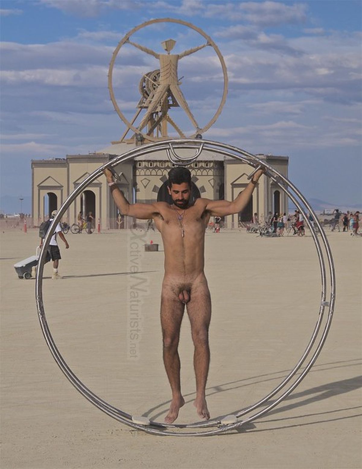 https://www.nudismlife.com/galleries/public_nudity/burning_man/active_naturists/active_naturists_038.jpg