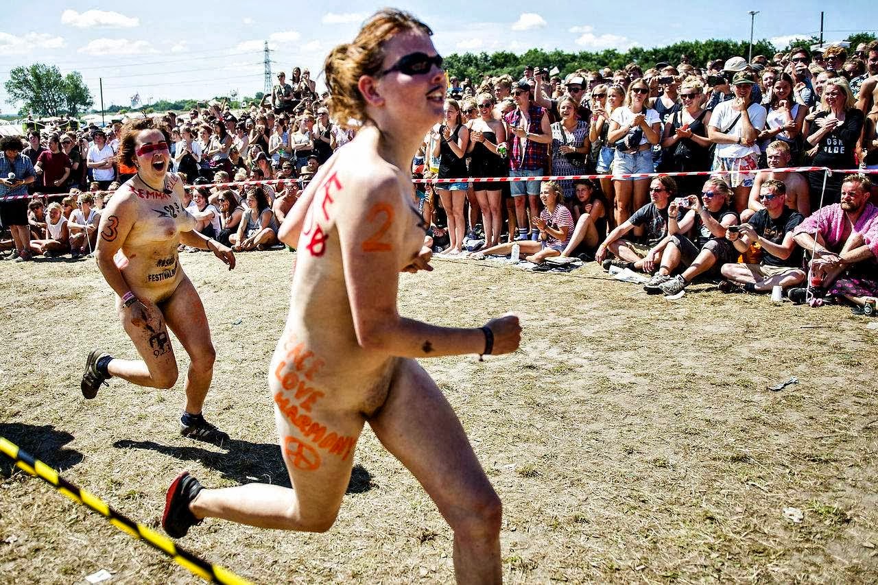 https://www.nudismlife.com/galleries/public_nudity/roskilde_naked_race/2013_roskilde_naked_run/2013_roskilde_naked_runners_014.jpg
