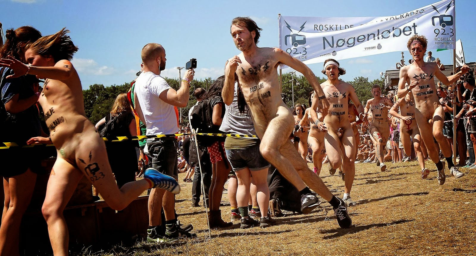 https://www.nudismlife.com/galleries/public_nudity/roskilde_naked_race/2013_roskilde_naked_run/2013_roskilde_naked_runners_018.jpg