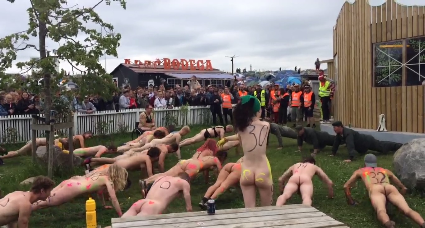https://www.nudismlife.com/galleries/public_nudity/roskilde_naked_race/2017_roskilde_naked_run/201706_Roskilde_017.jpg